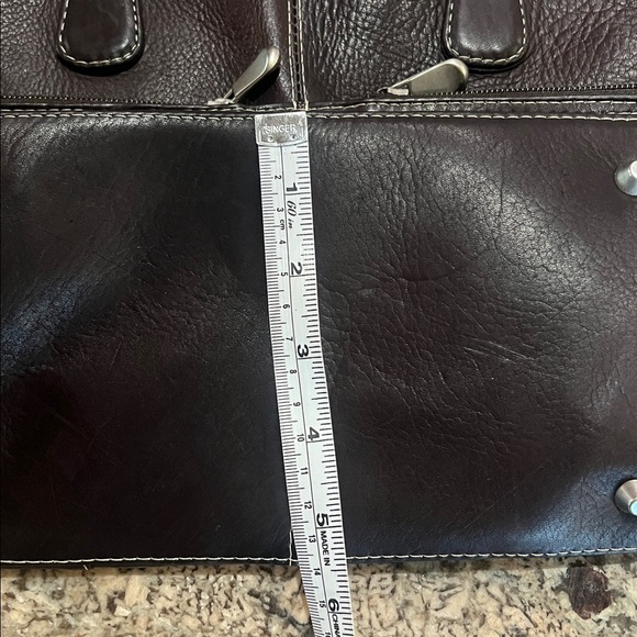 Elegant Brown Leather Handbag - Picture 8 of 8